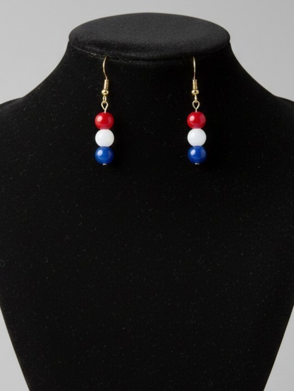 NWT Red and White Beaded Dangle Earrings